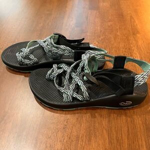 Chaco Z2 classic waterproof sport sandals size 9 Purple/Green Outdoor Vacation